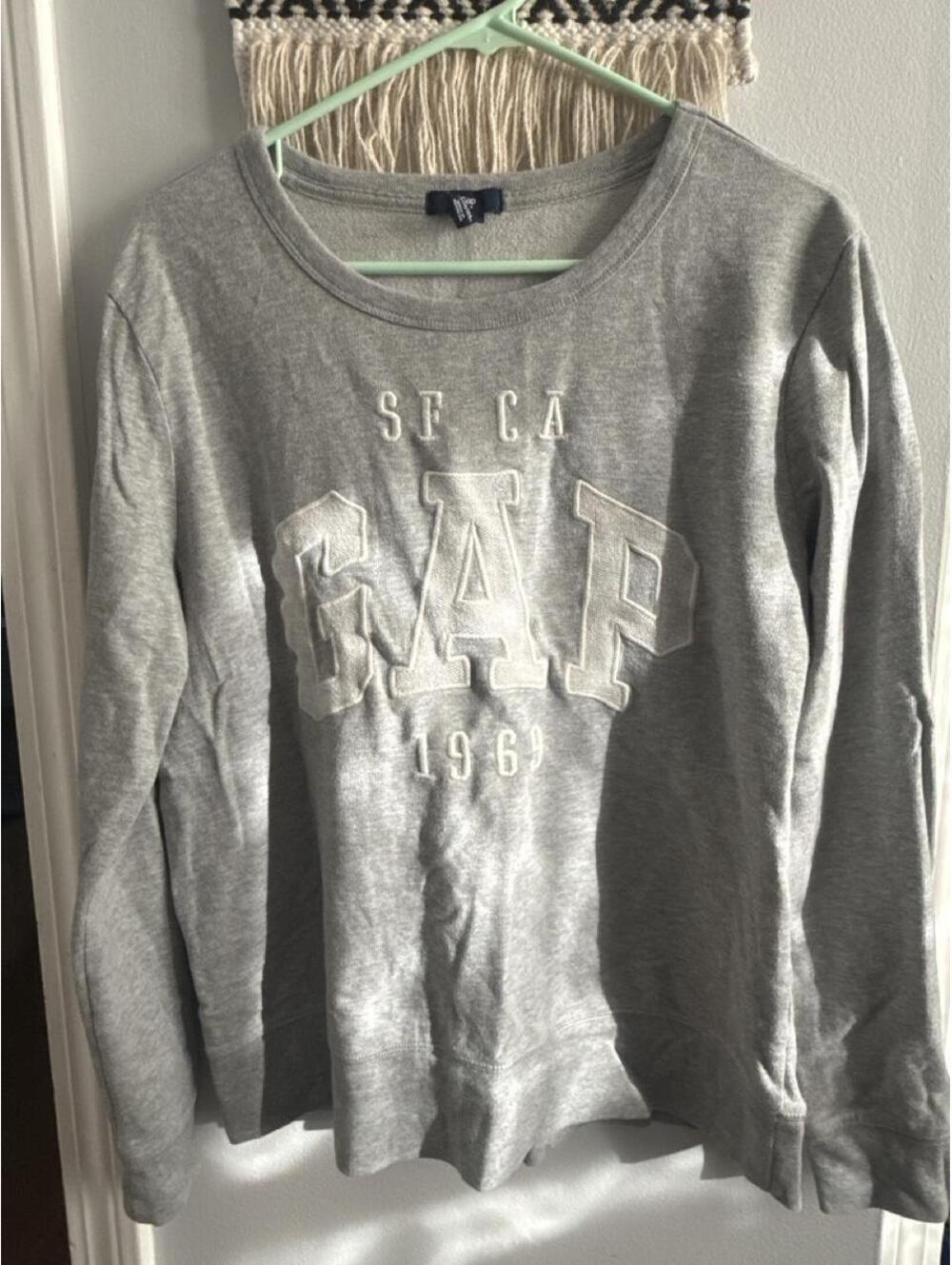 Gap Women's Grey Sweatshirt